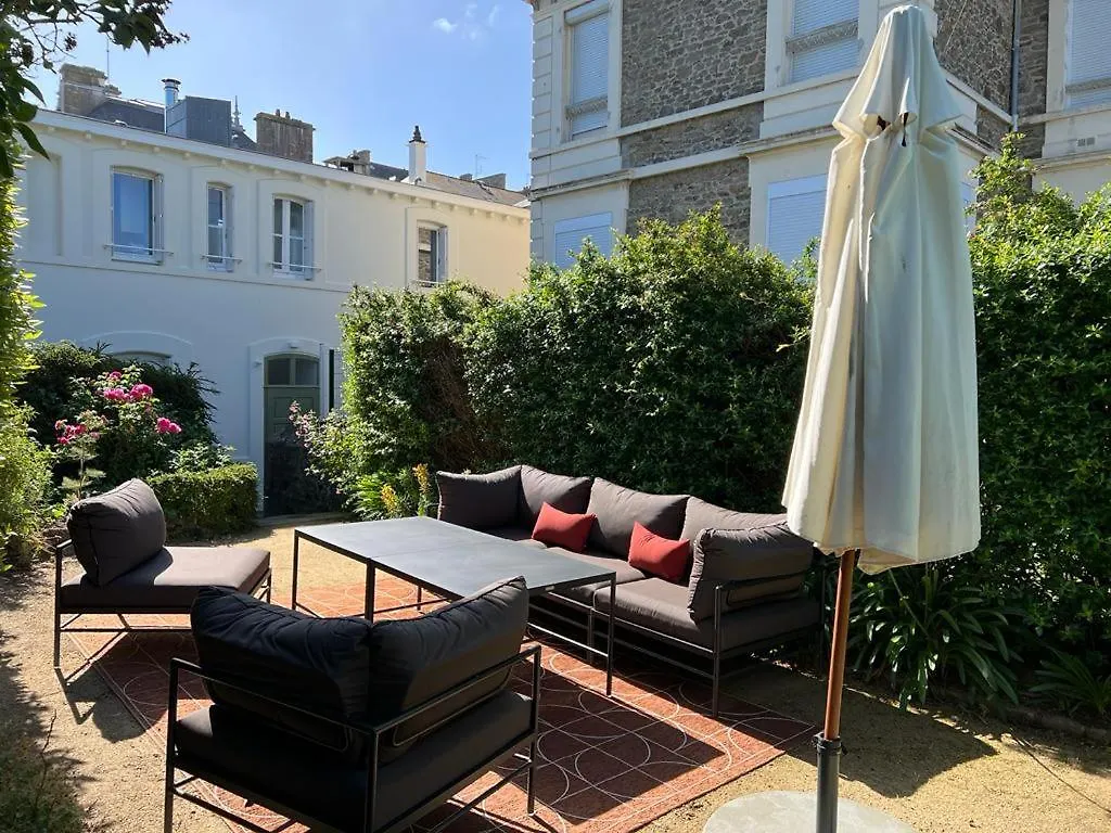 Appartement Hyper Centre Avec Jardin Dinard Apartamento